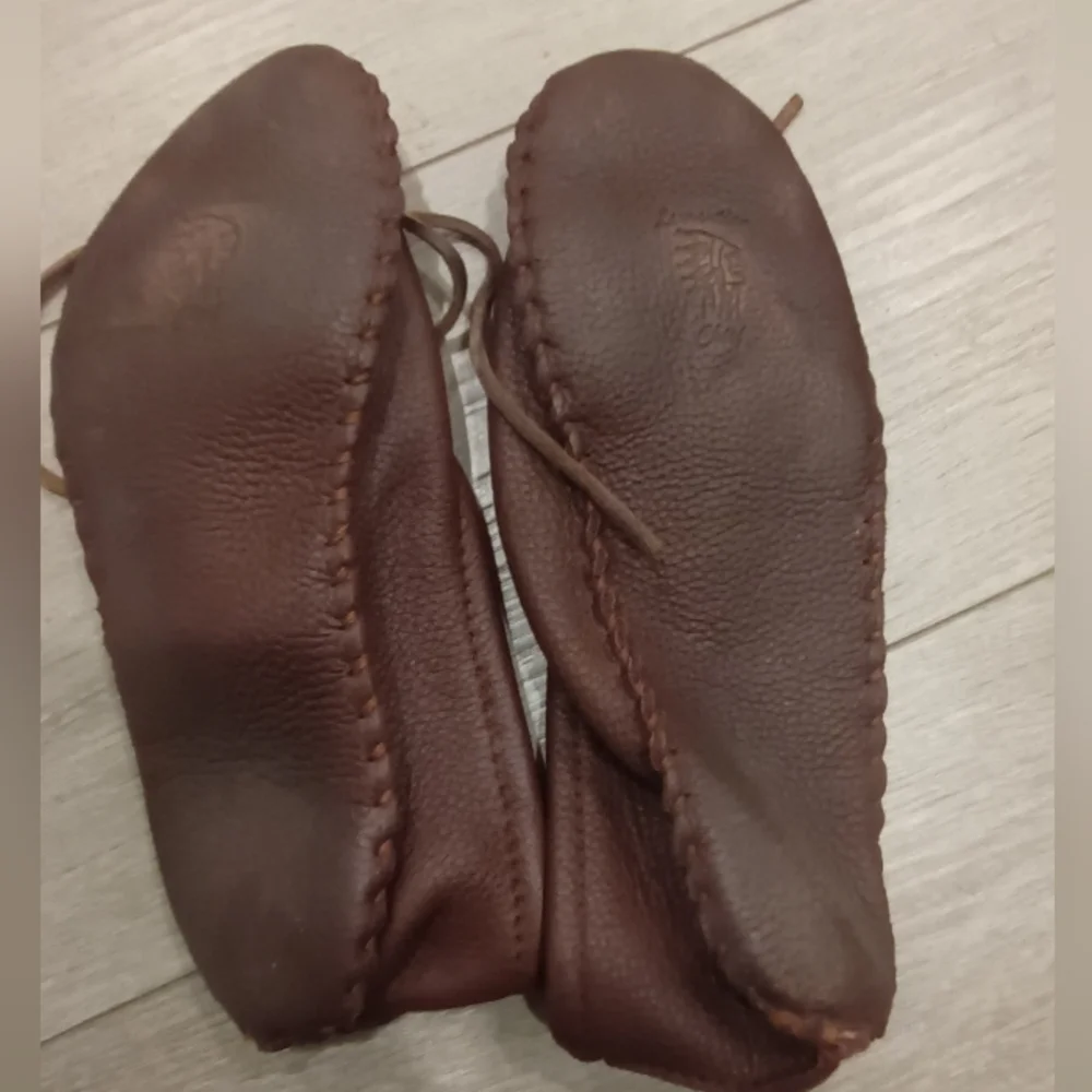 Laurentian Chief Men's Buffalo Hide Ballerina Moccasins - Picture 2 of 2